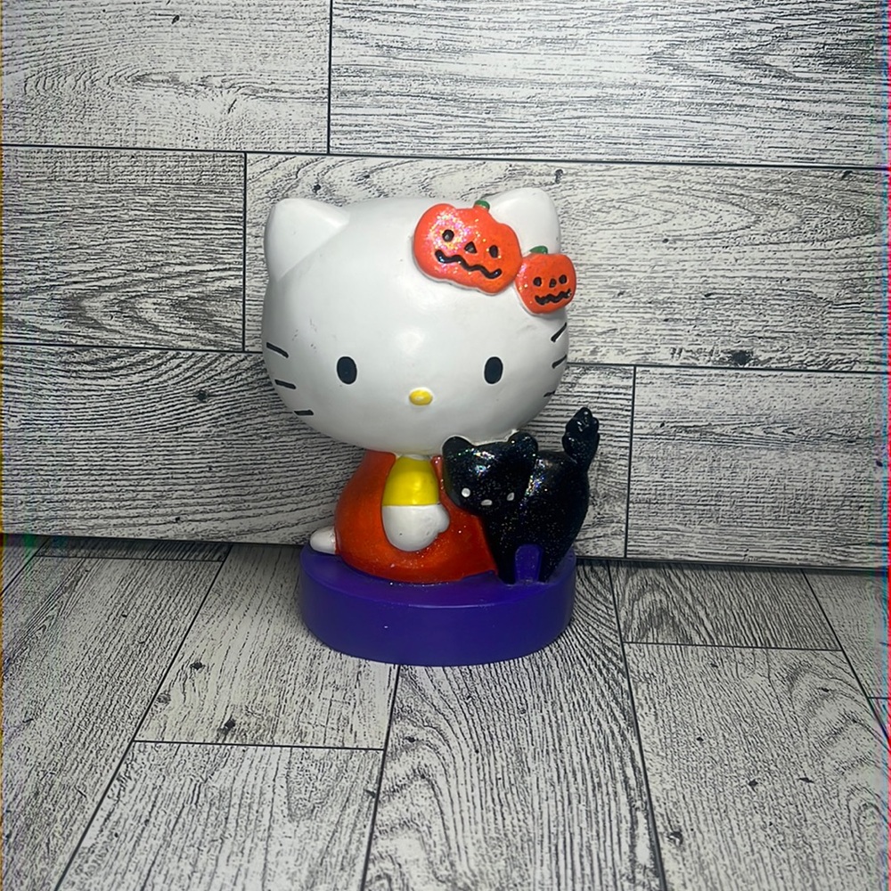 Hello kitty Halloween figure